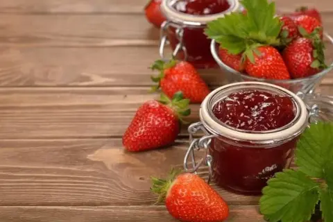 Confiture de fraises : le ratio de sucre parfait pour réussir