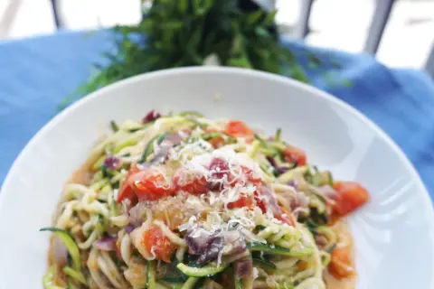 Domowy sos do spaghetti z cukinii: przepis na pyszne przetwory