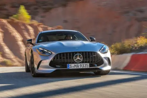 Mercedes-AMG GT: Ikona, osiągi, ceny. Czy to auto dla Ciebie?
