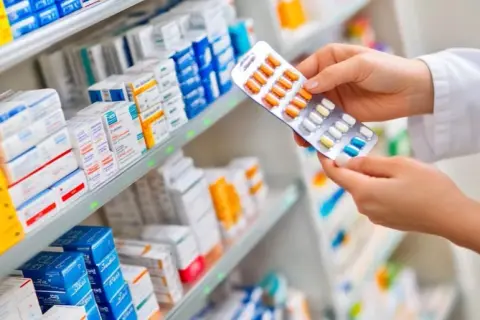Farmacja co po studiach: najlepsze ścieżki kariery dla absolwentów