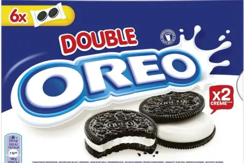 Opakowanie Double Oreo zawiera 100g ciastek. Na opakowaniu widać dwa ciastka Oreo z podwójnym kremem.