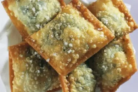 Des barbajuan croustillants, une recette niçoise à déguster sans attendre.