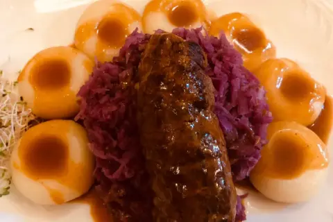 Gdzie zjeść rolady śląskie w Katowicach? Odkryj najlepsze miejsca