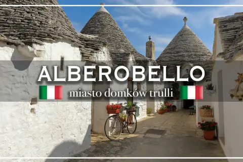 Urokliwe domki trulli w Alberobello, Włochy. Rower z kwiatami czeka na przejażdżkę po urokliwych uliczkach.