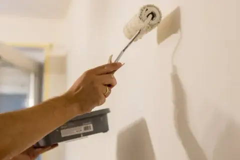 Malowanie mieszkania ile kosztuje? Sprawdź, co wpływa na ceny!