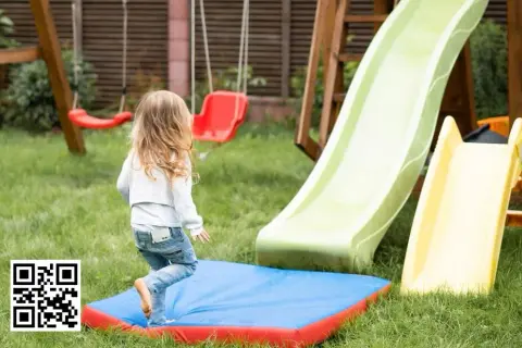 Plac zabaw: Od kiedy z dzieckiem? Samodzielnie po 7. roku życia?