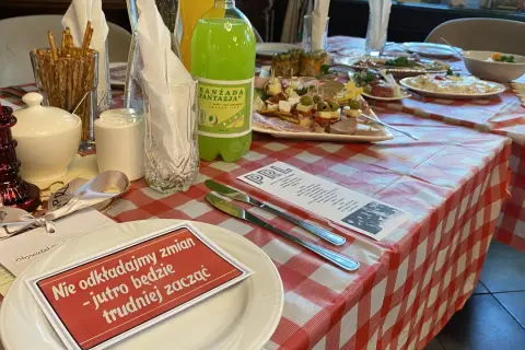 Impreza PRL: Kompletny przewodnik po modzie, menu i zabawie