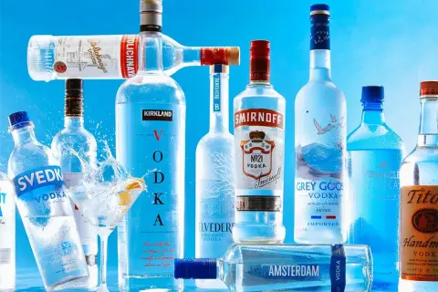 Ile kosztuje 250 ml wódki? Zaskakujące ceny różnych marek