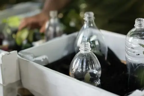 Recykling plastiku co powstaje: zaskakujące produkty z odpadów plastikowych