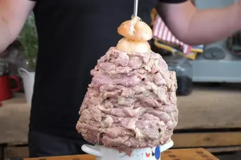 Domowy kebab: przepis na idealne mięso jak z budki (bez rożna)