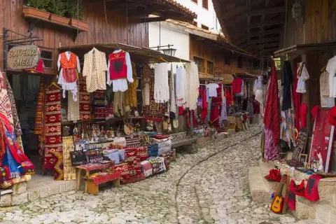 Albania co warto kupić: najlepsze lokalne produkty i pamiątki