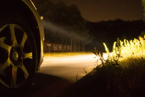 H7 żarówka - jak wybrać najlepszą i uniknąć błędów przy wymianie
