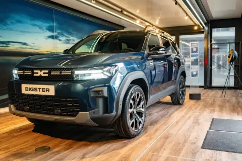 Nowy Dacia Bigster prezentuje się imponująco. Czekamy na informacje o jego silnikach i możliwościach.