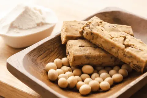 Czy batony proteinowe tuczą? Odkryj prawdę o ich kaloriach i diecie