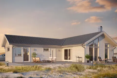 Ett modernt hus, där två husdelar är byggda ihop i vinkel, med altan och utemöbler. En bil står parkerad vid sidan.
