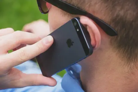 Jak zastrzec numer iPhone, aby uniknąć niechcianych połączeń?