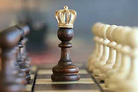 Co to jest gambit? Zrozumienie ryzykownych strategii szachowych