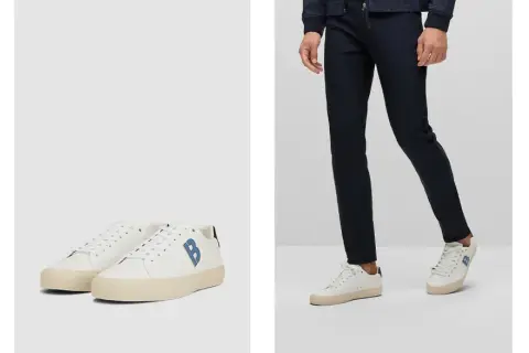 Outfit elegante con sneakers uomo: pantaloni blu scuro e scarpe bianche con logo blu.