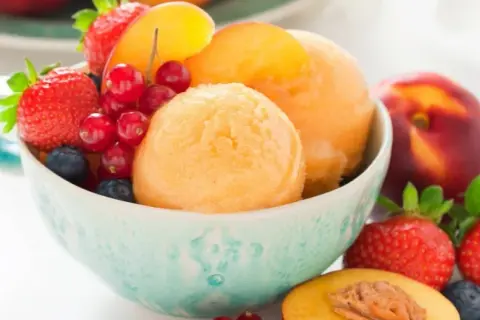 Jak zrobić sorbet owocowy? Kremowy i bez maszynki prosty przepis!