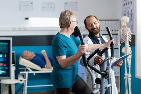 Oddział rehabilitacyjny: Co zabrać? Spakuj się bez stresu!