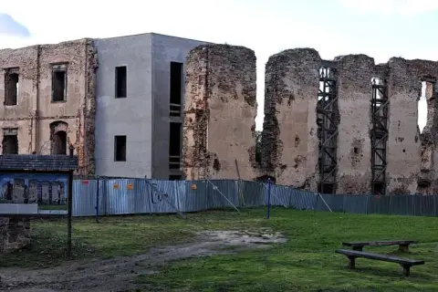 Zamek w Bodzentynie: Fascynująca historia i ukryte tajemnice