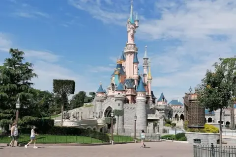 Najlepsze atrakcje Disneylandu, które musisz zobaczyć z rodziną