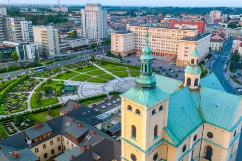 Sanktuarium Matki Bożej Rzeszowskiej – historia, znaczenie i wydarzenia