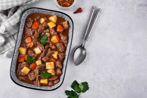 Jakie mięso na strogonow? Odkryj najlepsze opcje dla smaku