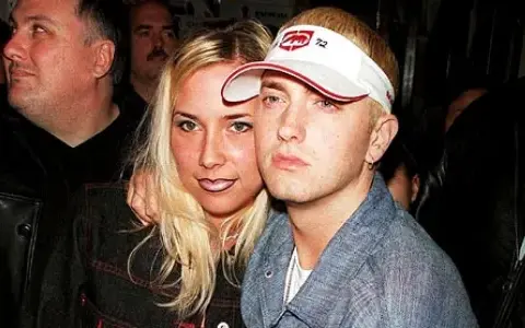Co to jest Eminem? Poznaj jego życie, karierę i wpływ na hip-hop