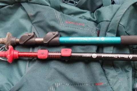 Spodnie na zimę w góry: softshell czy hardshell? Wybierz mądrze!