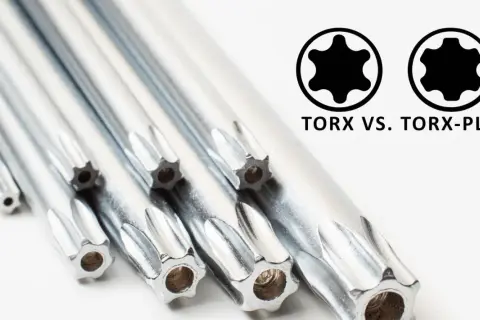 Różne rodzaje torx: standardowy i Torx-Plus, pokazane na zbliżeniu metalowych końcówek wkrętów.