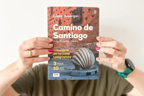 Przewodnik "Camino de Santiago" Łukasza Supergana, opisujący szlak św. Jakuba w Polsce i Europie.