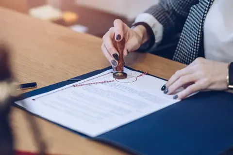 Ile zapłacisz u notariusza? Poznaj ukryte koszty i negocjuj!