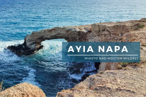 Skalisty łuk nad turkusowym morzem, symbol Ayia Napa i Mostu Miłości.