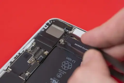 Wymiana baterii iPhone 8 w Poznaniu - najlepsze serwisy i ceny