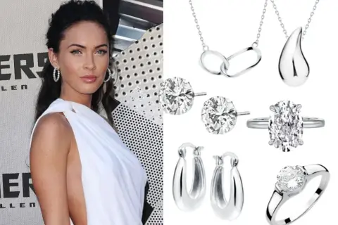 Megan Fox w białej sukni obok kolekcji biżuterii: naszyjniki, kolczyki i pierścionki. Wybór: srebro czy złoto?