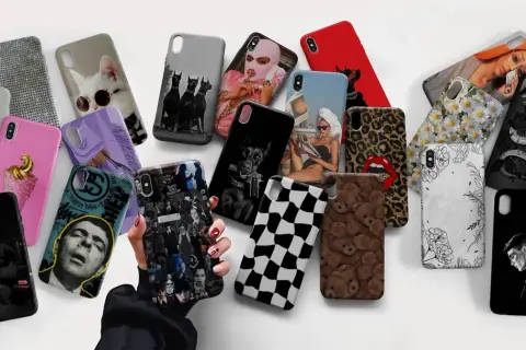 Inspiracje, jak ozdobić etui na telefon: od kotka w okularach, przez misie, po węże i kwiaty. Wybierz wzór dla siebie!