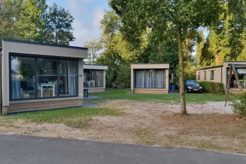 Wynajem domku letniskowego: jak uniknąć pułapek prawnych i podatkowych?