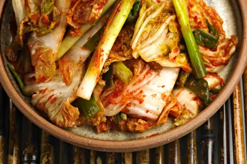 Co to jest kimchi? Odkryj sekrety tej zdrowej potrawy koreańskiej