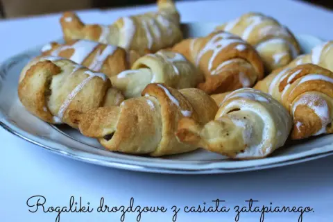 Sekret rogalików topielców: Ciasto drożdżowe w wodzie krok po kroku