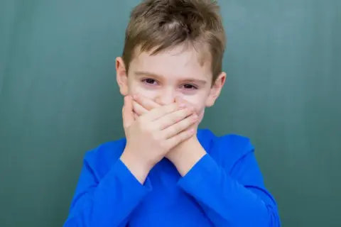 Czy dziecku z afazją przysługuje zasiłek pielęgnacyjny i jak go uzyskać?