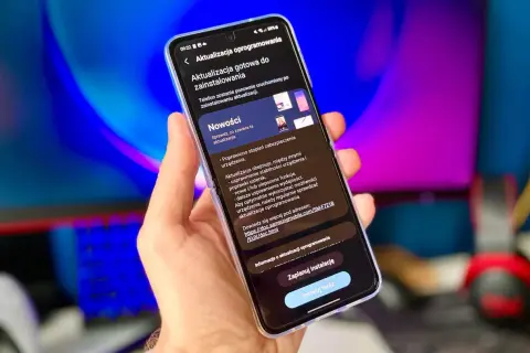 Telefon gotowy do aktualizacji oprogramowania. Nowości obejmują poprawę bezpieczeństwa i stabilności.