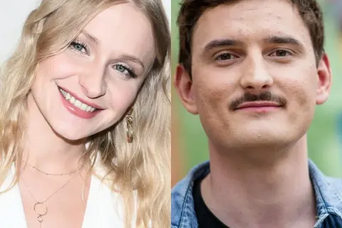 Uśmiechnięta blondynka i mężczyzna z wąsikiem. Czy to Kaśka Sochacka i jej partner?