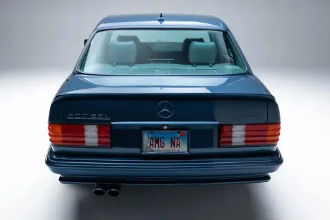 Mercedes-Benz 500 E: Historia, osiągi i wartość klasycznego sedana