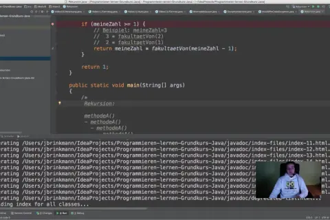 Un développeur écrit du code Java dans un IDE, le fichier "Rekursion.java" est ouvert, montrant une fonction récursive pour calculer une factorielle.