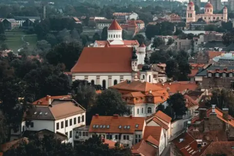 Wilno: Odkryj polskie serce Litwy! Co zwiedzić i jak?