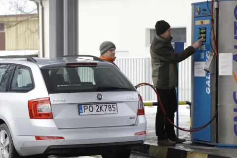 Instalacja CNG gdzie tankować? Sprawdź stacje i opcje w Polsce