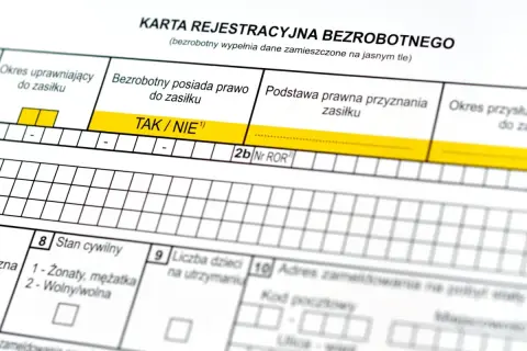 Karta rejestracyjna bezrobotnego z zaznaczonym "TAK" w pytaniu, czy zasiłek dla bezrobotnych wlicza się do stażu pracy.