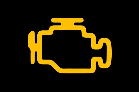 Le voyant moteur jaune allumé sur le tableau de bord indique un problème. Il est temps de consulter un mécanicien pour un diagnostic.