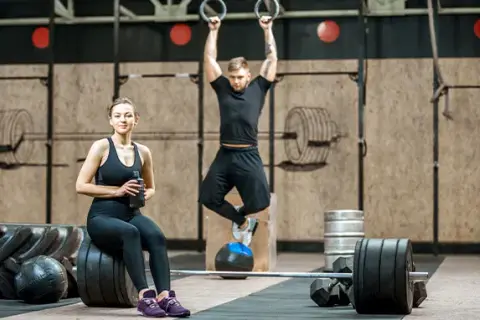 Czy warto spróbować crossfitu? Odkryj jego zalety i wady
